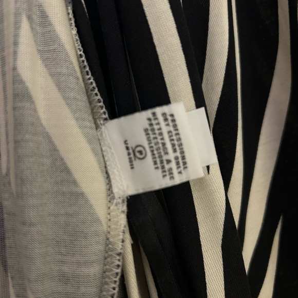 DVF 100% SILK - Classic WRAP DRESS - Picture 5 of 7